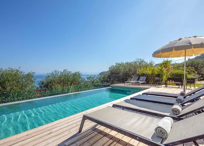 Villa Apanemia Mare