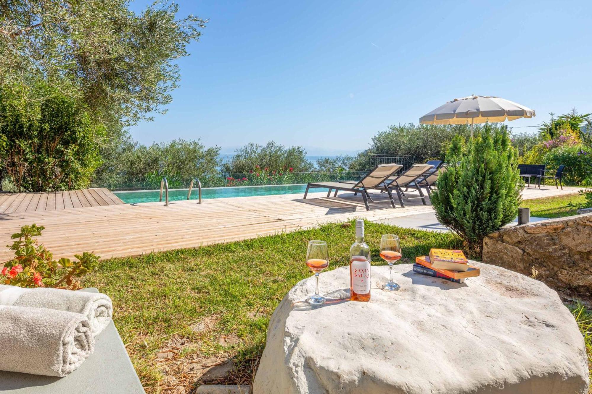 Villa Apanemia Mare *