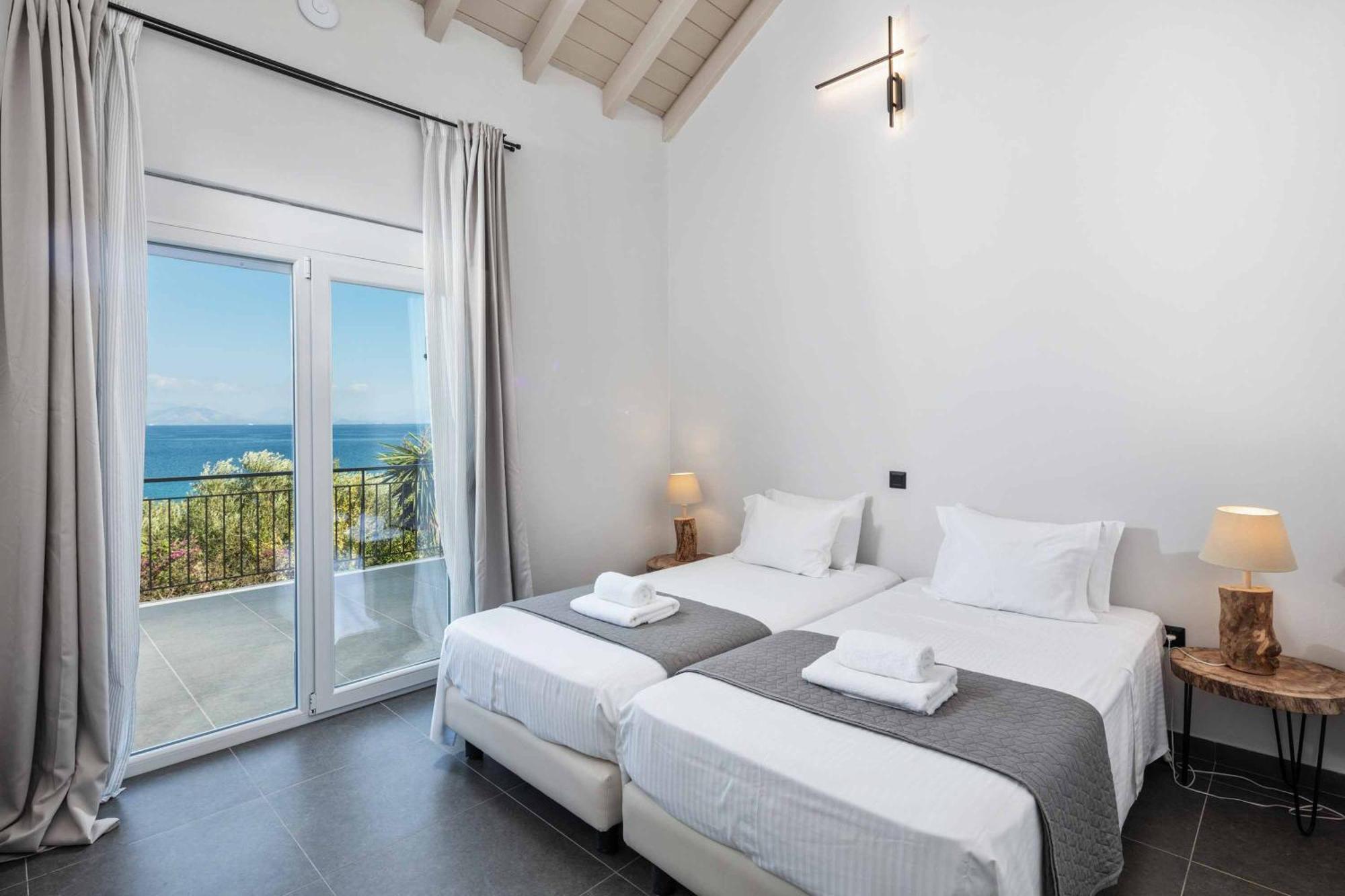 Villa Apanemia Mare