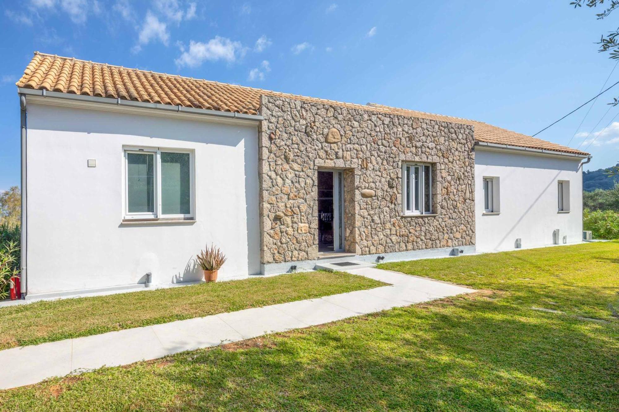 Villa Apanemia Mare *